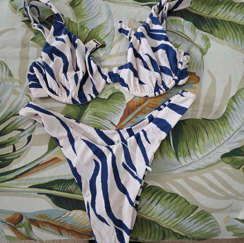 RESA Blue and White Zebra-Print Underwire Bikini Top - Picture 4 of 7
